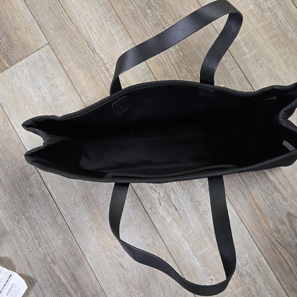 Santa Barbara Tote Dog Mom Black - Picture 7 of 9